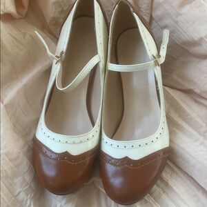 Elegant Two-Tone Mary Jane Shoes